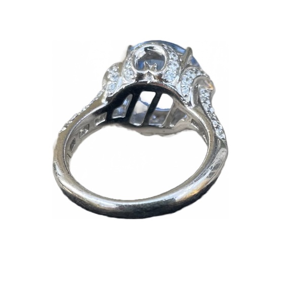 Blue CZ Sterling Silver ring, size 6. Beautiful setting. Heart on side view. - Picture 3 of 3